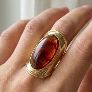 GYNGER OVAL RESIN RING