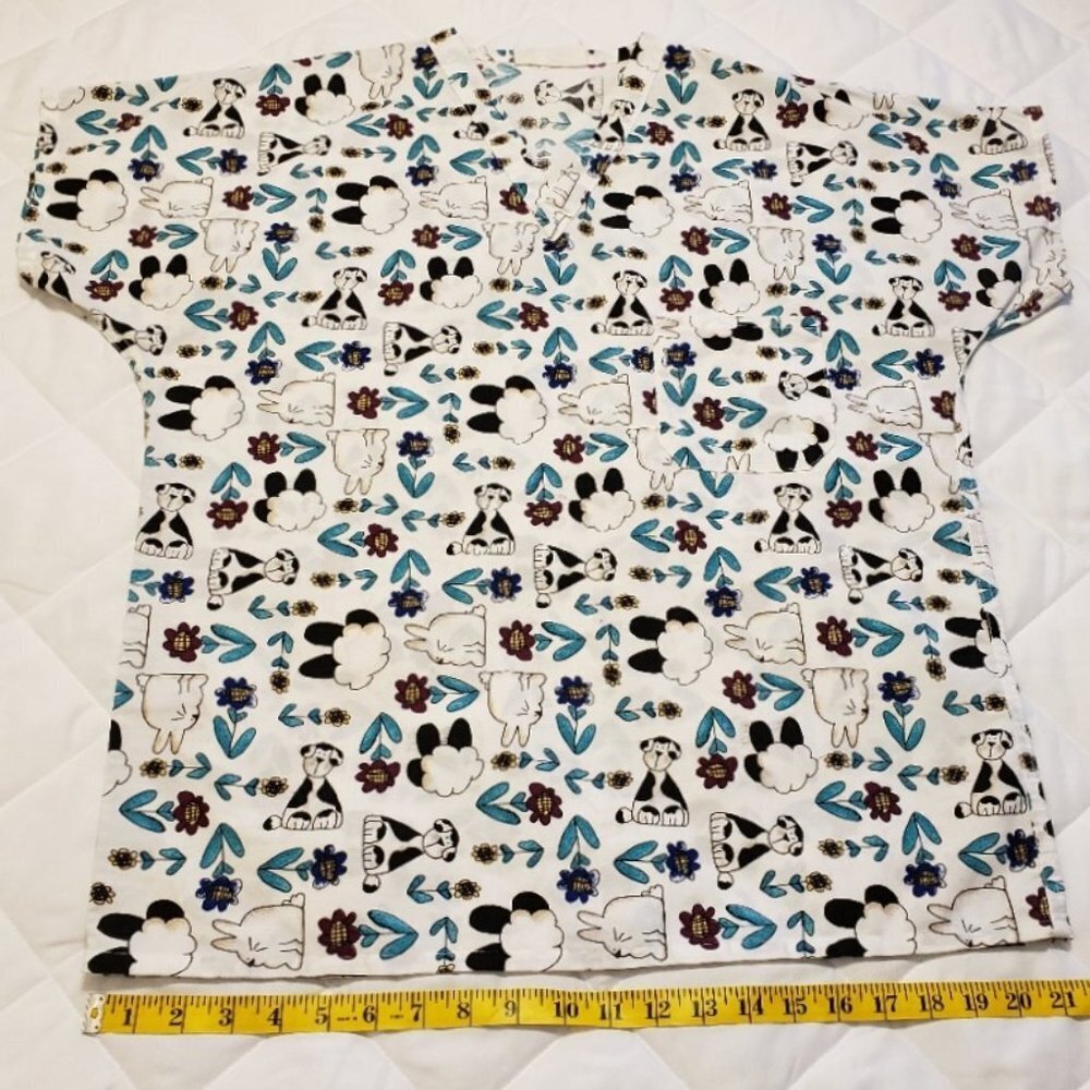 Small Scrub Top- White and Animal Print - Picture 4 of 7