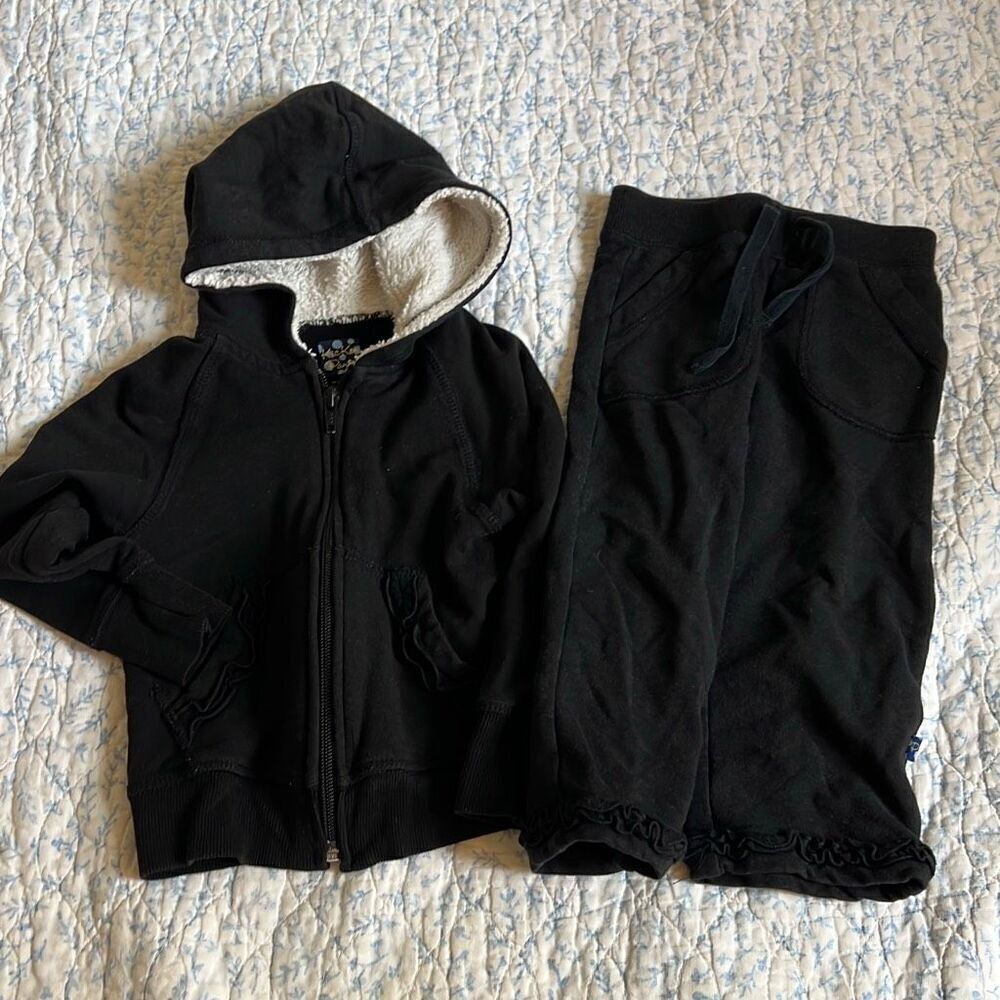 Kickee pants 18/24 months super soft sweatsuit set