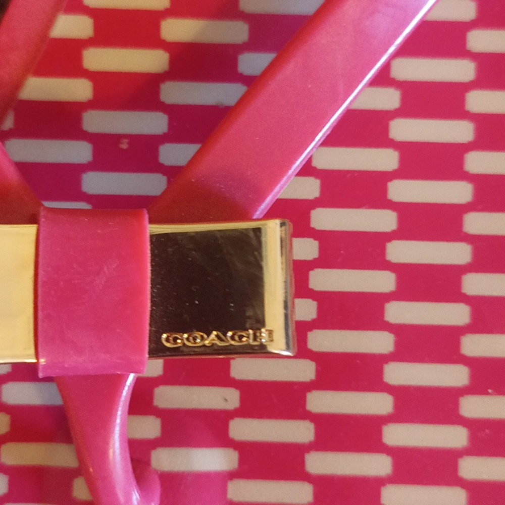 Coach pink jelly flip flops gold bow front size 7 B - Picture 4 of 6