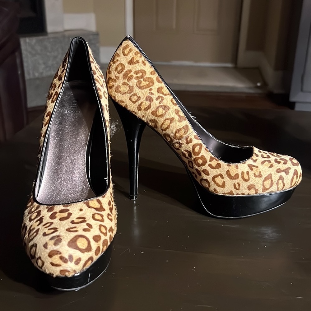 Baker’s Victoria Calf Hair Leopard Print Platform Pumps Size 8 - Picture 2 of 9