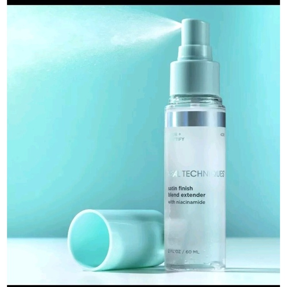 Real Techniques Setting Spray Satin Finish Extender for Face MakeUp 2oz Blur+Mat - Picture 2 of 6