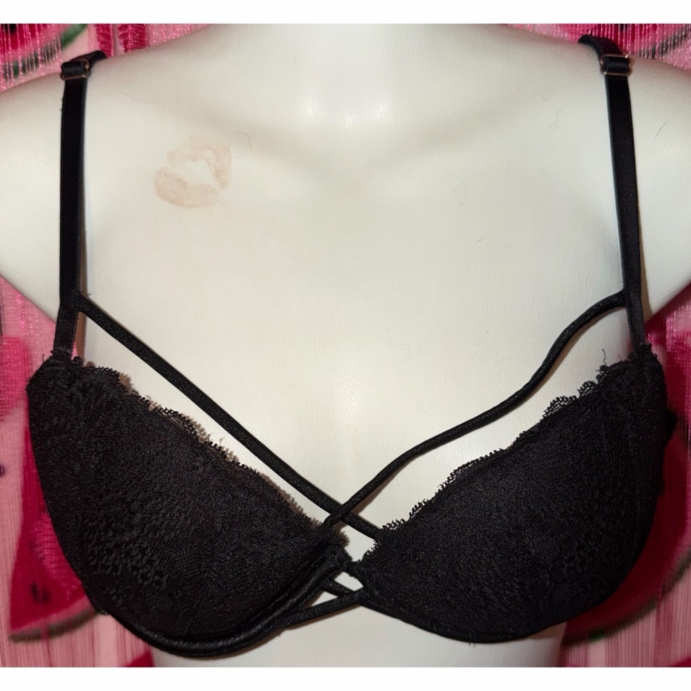 🖤 PINK Victoria's Secret Strappy Lace Push Up Bra