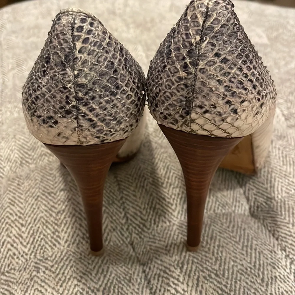 Stuart Weitzman heels size 6.5 M - Picture 3 of 8