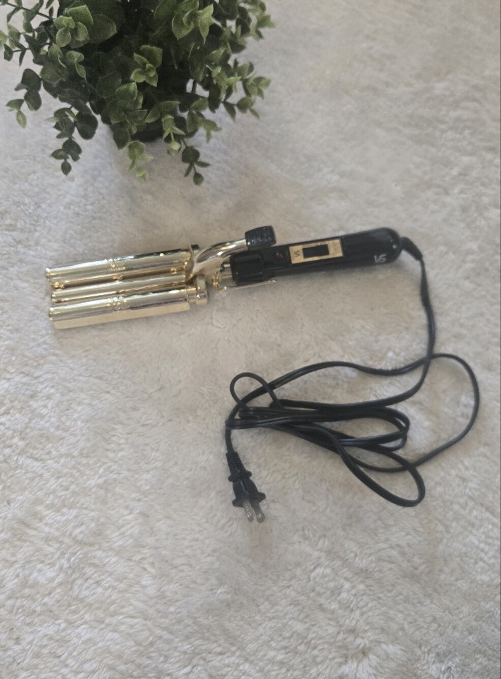 Vidal Sassoon 3-Barrel VS184 Gold Series Hair Waver Curling Iron