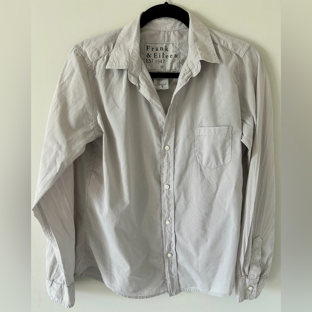 FRANK & EILEEN women M Barry Button Front Signature Tailored Shirt Gray Cotton