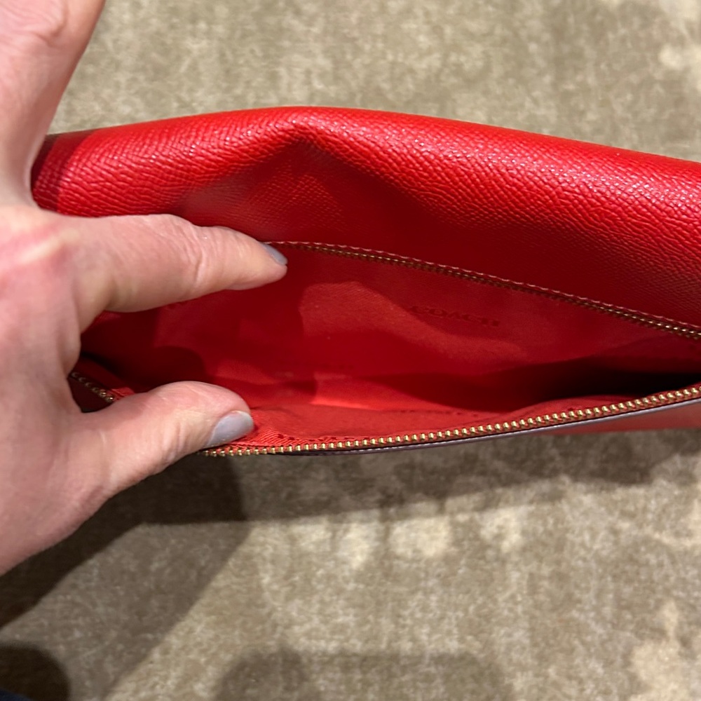 Coach Wynn Clutch Red - Picture 4 of 16