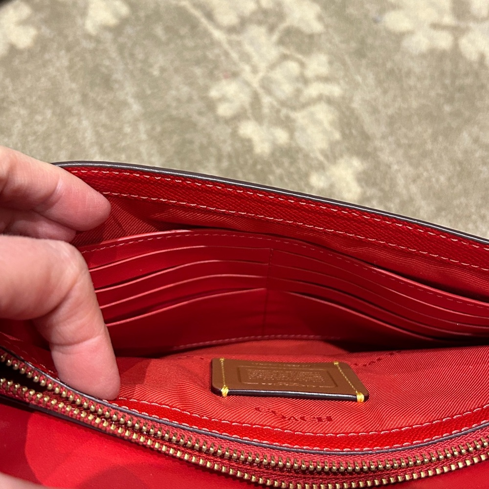 Coach Wynn Clutch Red - Picture 6 of 16