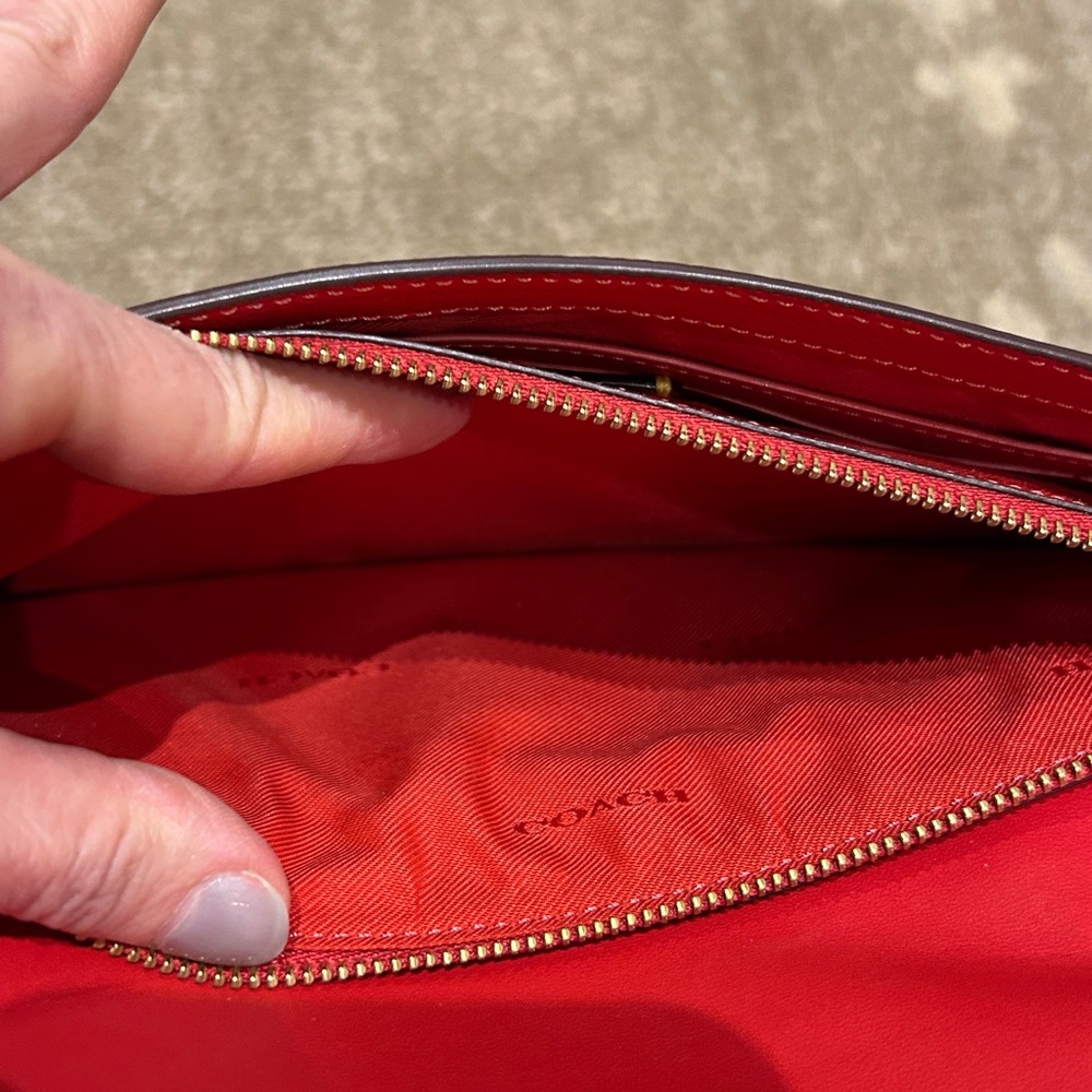 Coach Wynn Clutch Red - Picture 7 of 16
