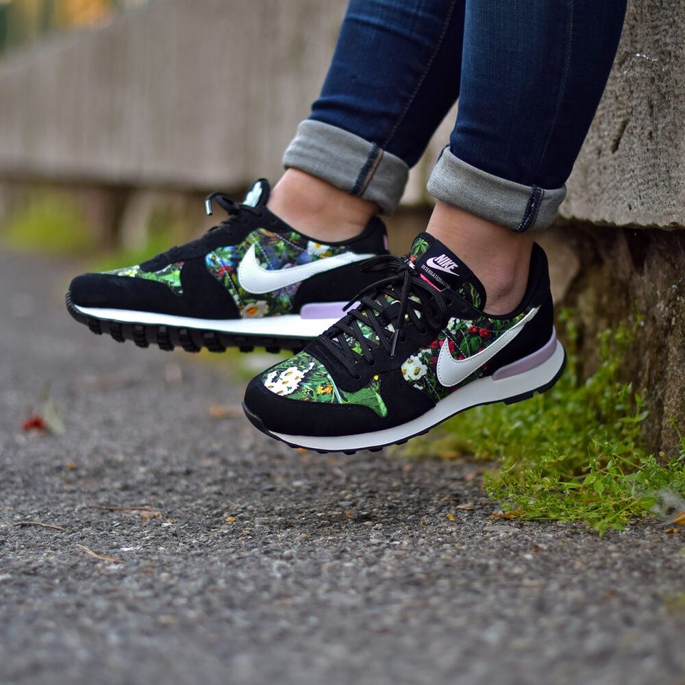 Nike Internationalist Spring Garden Premium Sneakers Black Floral Size 7.5