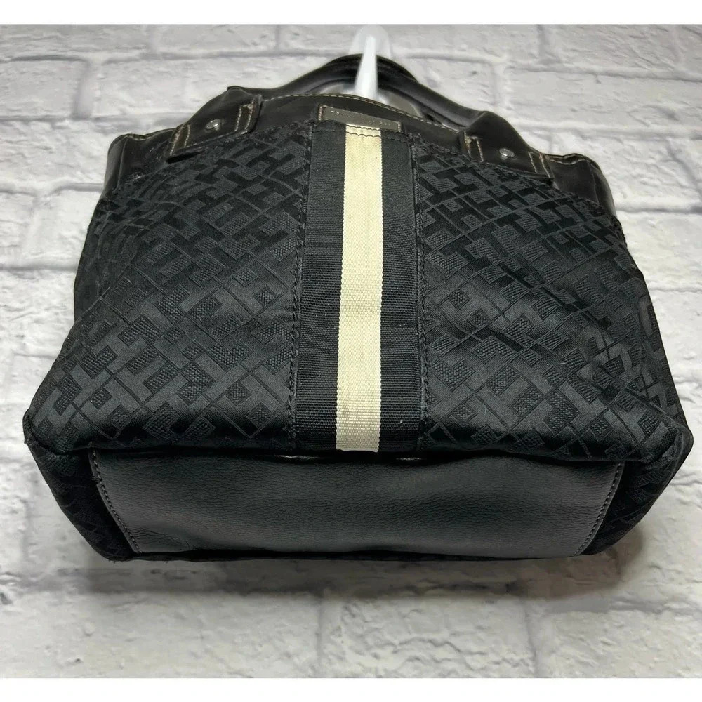 Tommy Hilfiger Jaden satchel logo purse. - Picture 5 of 8