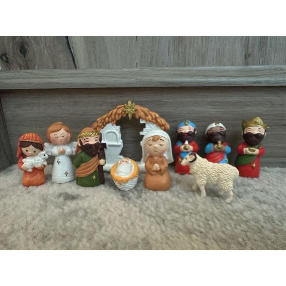 Vintage Nativity Set Christmas Figurines – 10 Piece Hand Painted Ceramic Set