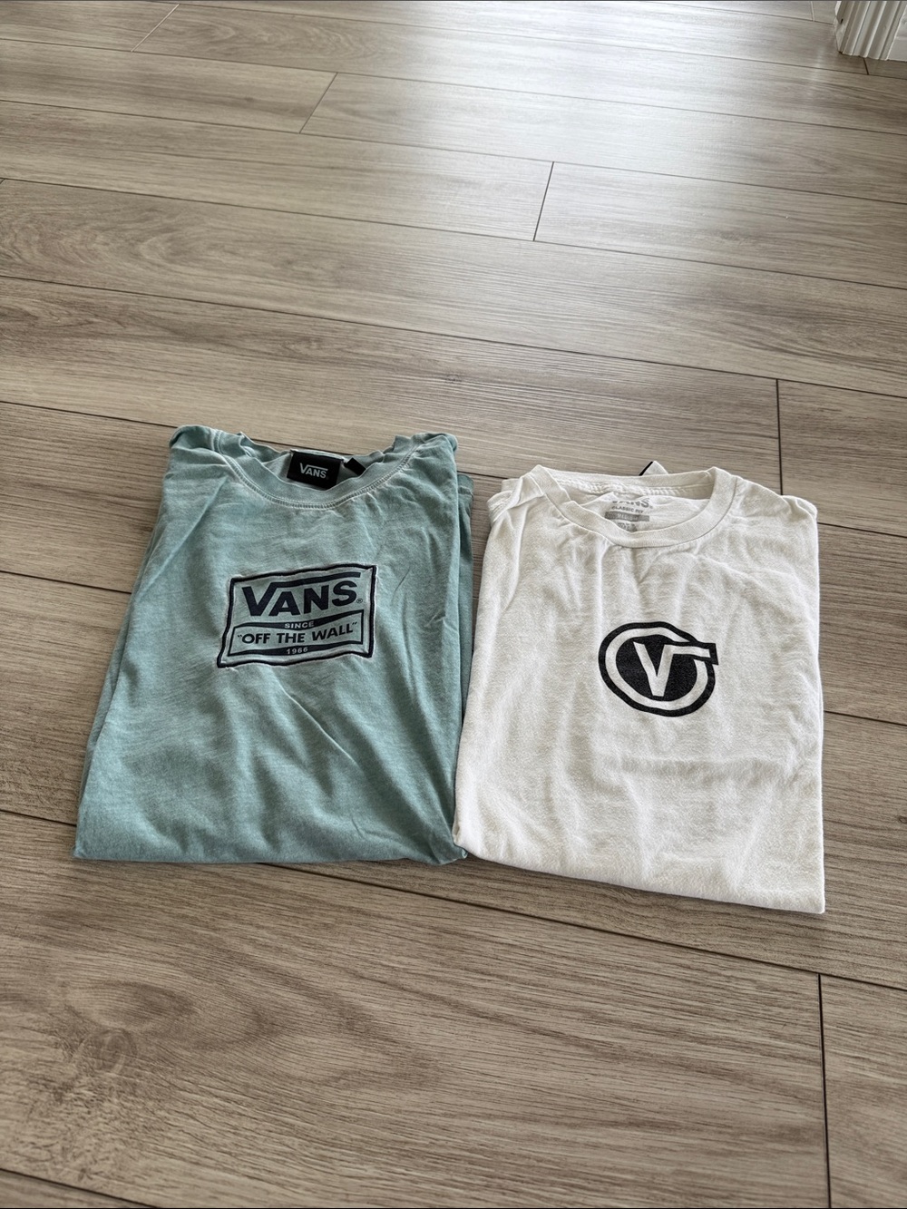 Vans Men’s Teal & White Graphic Tee Bundle Medoum