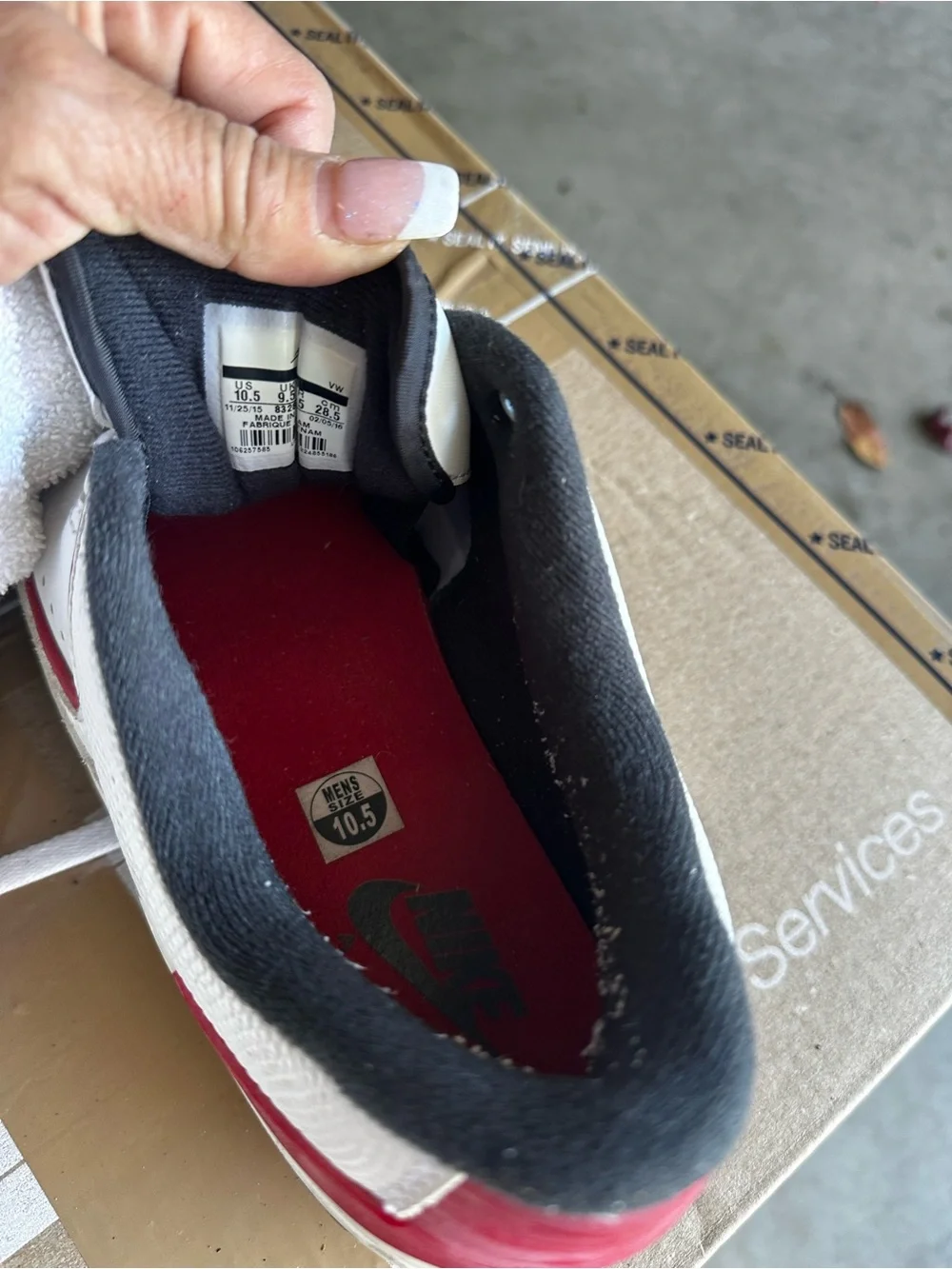 Nike White and Maroon Low-Top Men's Sneakers - Picture 9 of 9