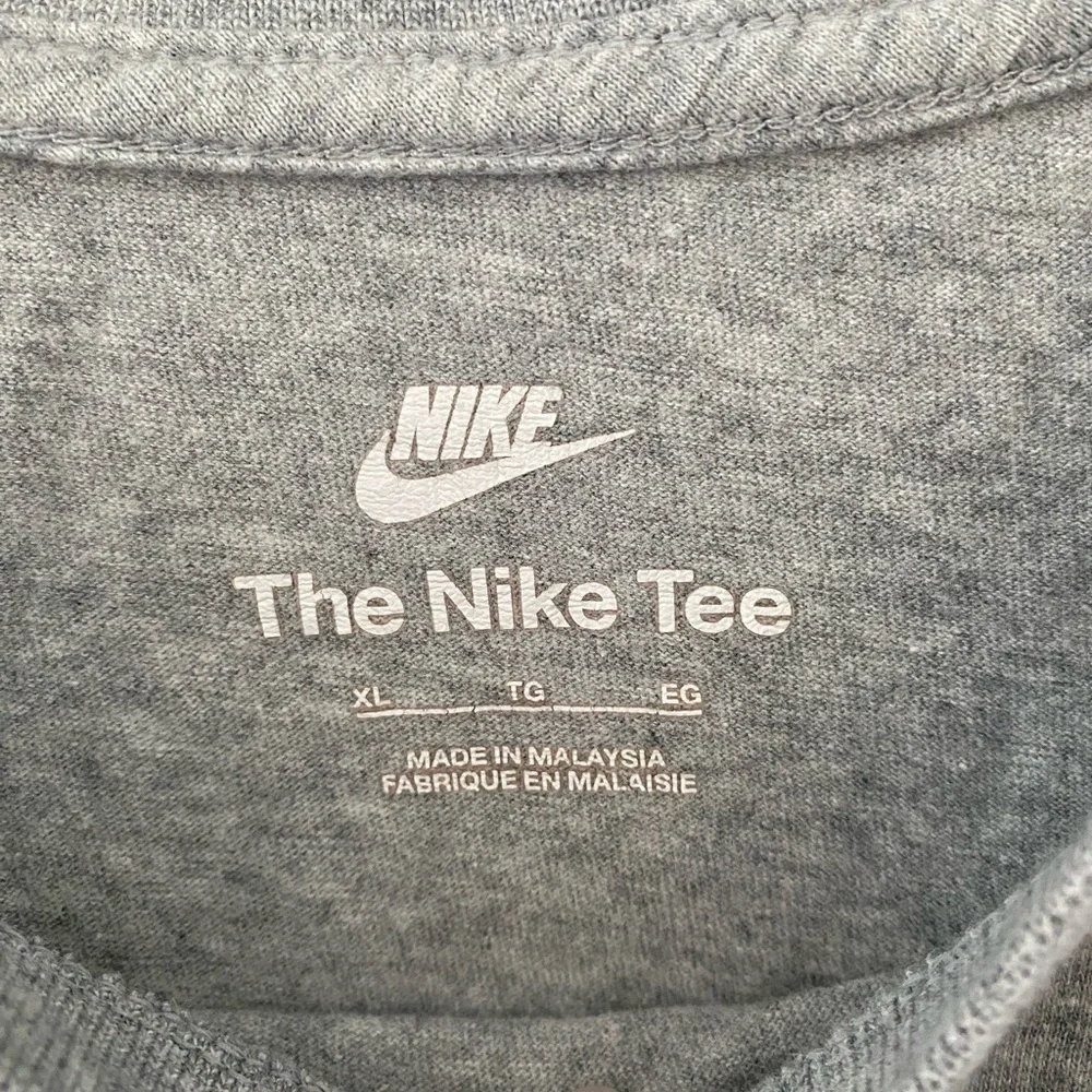 Nike - The Nike Tee - Men's Gray T-Shirt - Size XL - Picture 3 of 5