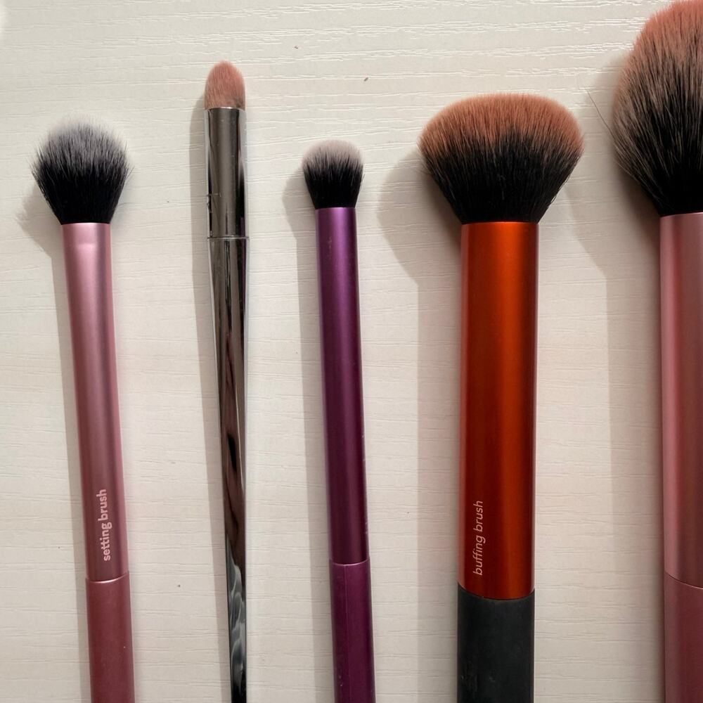 Real Techniques Makeup Brush Bundle Lot Face Brushes Blush Buffing Setting - Picture 2 of 4