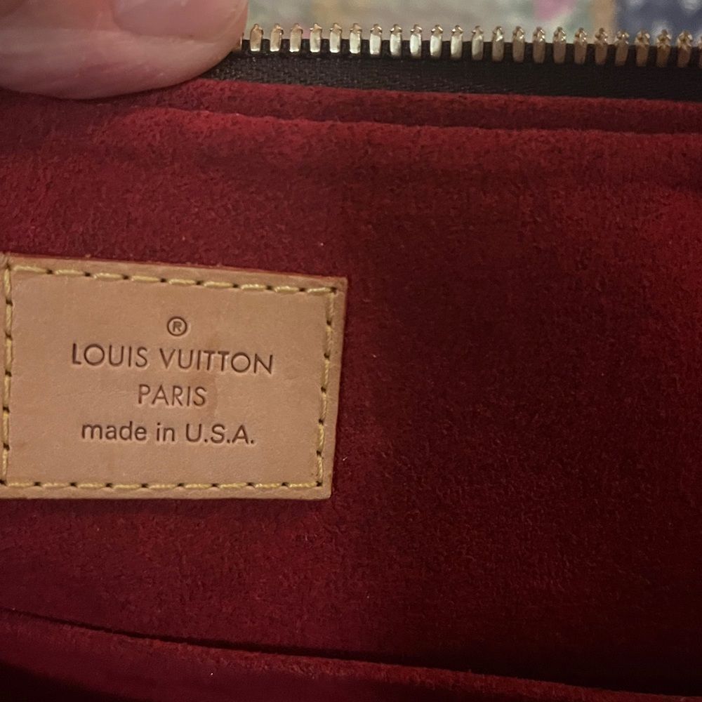 Louis Vuitton - Picture 7 of 12