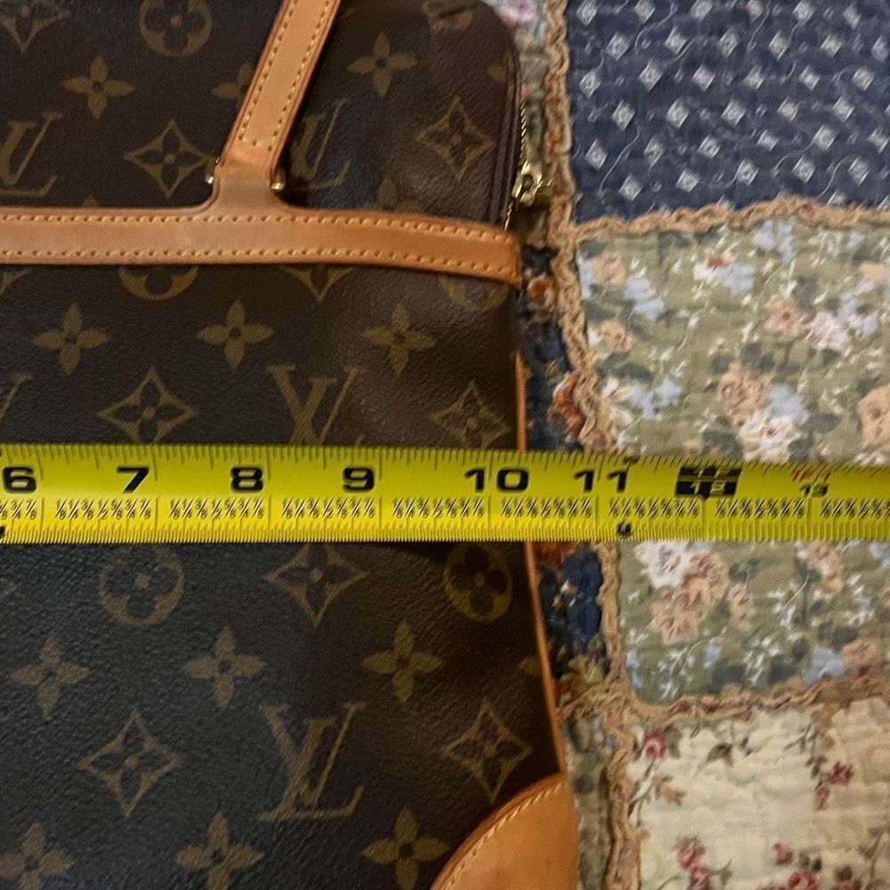 Louis Vuitton - Picture 6 of 12