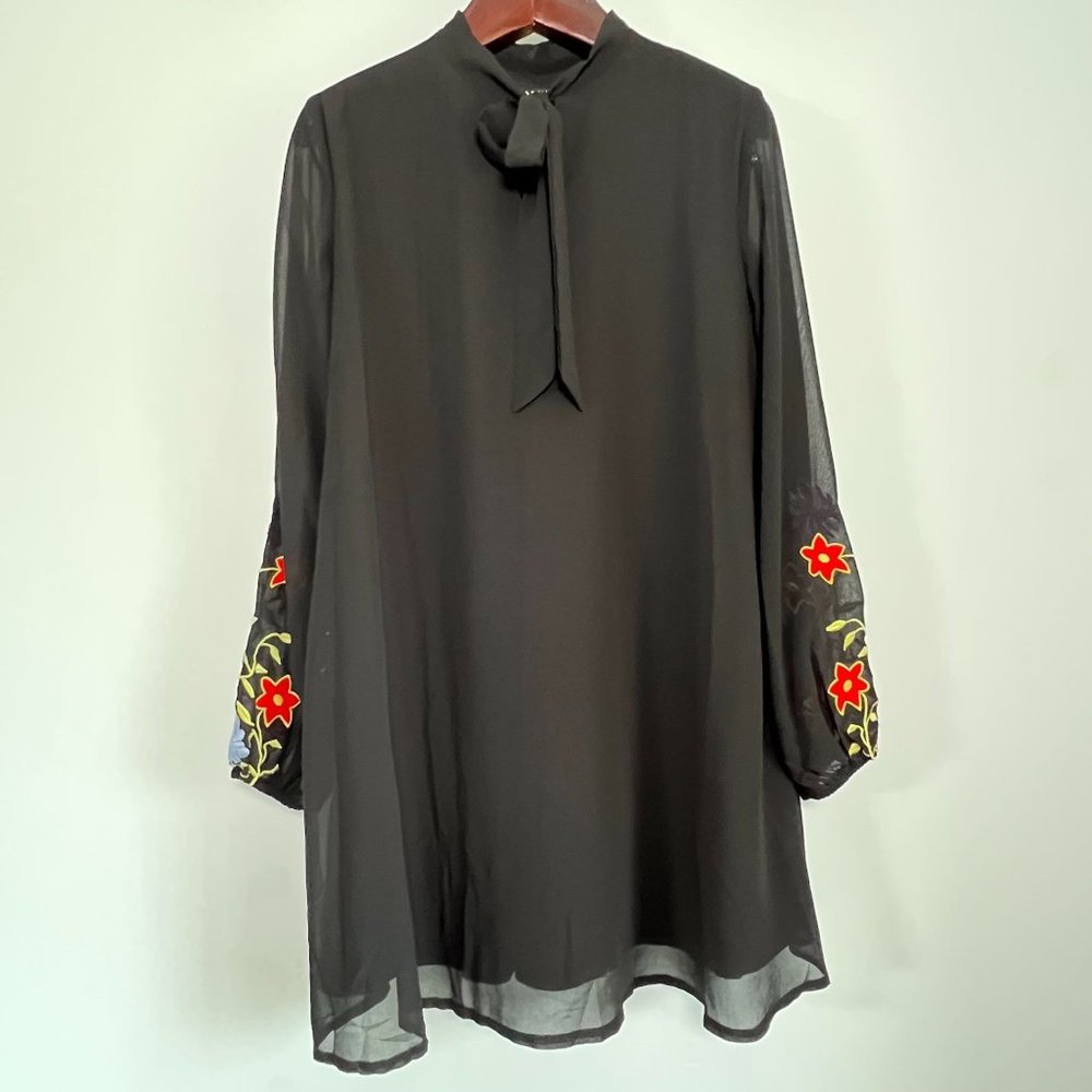 Jeuvre‎ Black Mini Dress Chiffon Size XL Embroidered Floral Accent on Sleeves