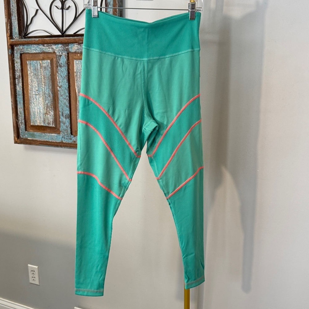 Zumba Fitness Teal Leggings with Pink Accent Stripes EUC L