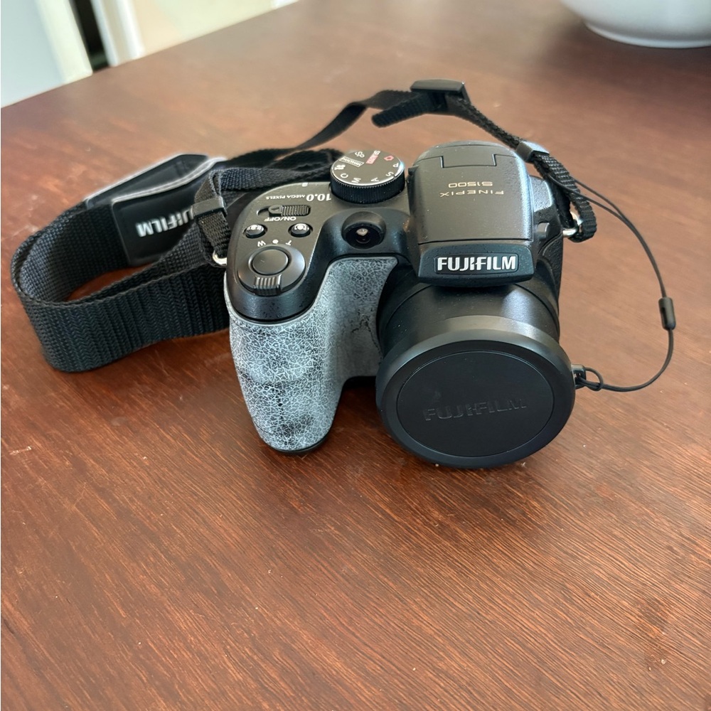 Fujifilm FinePix S1500 10.0MP 12x Zoom Bridge Digital Camera Black Tested