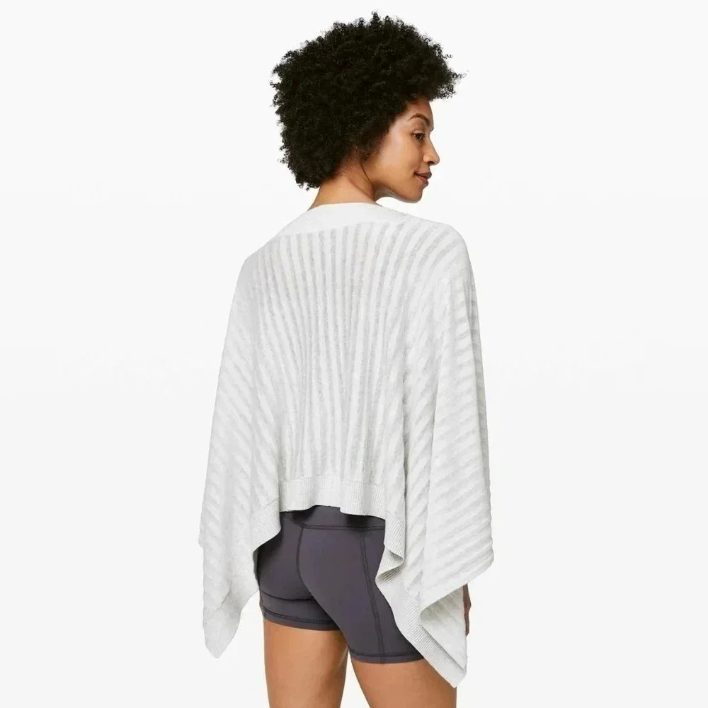 Lululemon Forward Flow Poncho  Heathered Core Ultra Light Grey  OS - Picture 3 of 15