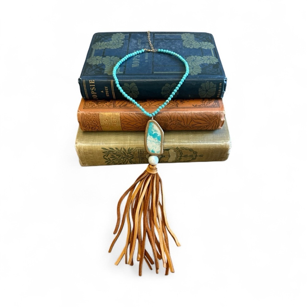 Elegant Turquoise and Gold Tassel Leather Necklace