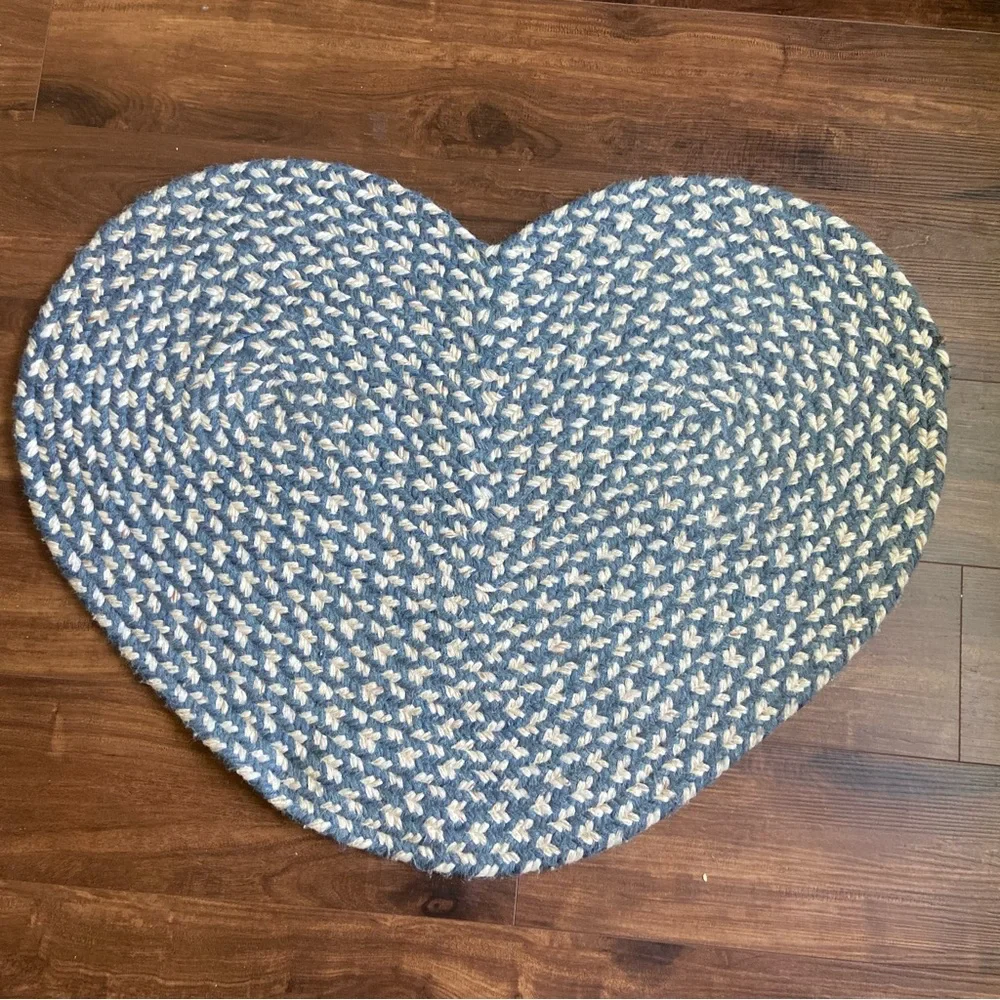 Heart Shaped Woven Braided Rug - Picture 5 of 5