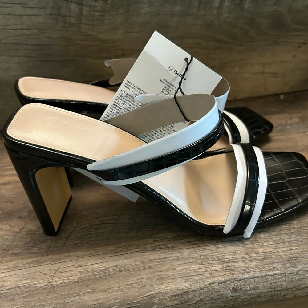 Elegant Black Heels - Picture 2 of 4