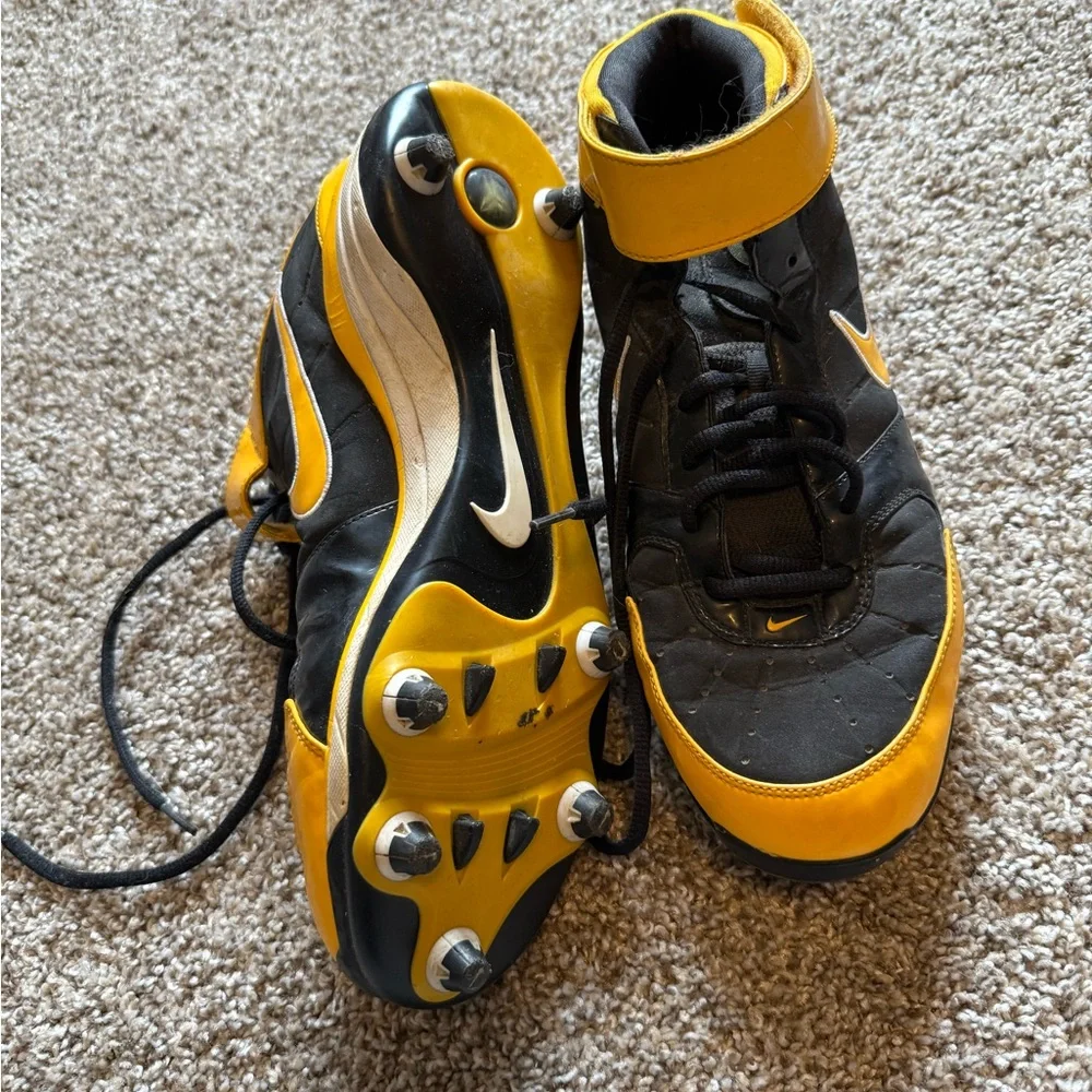Nike Football Cleats - Picture 4 of 5