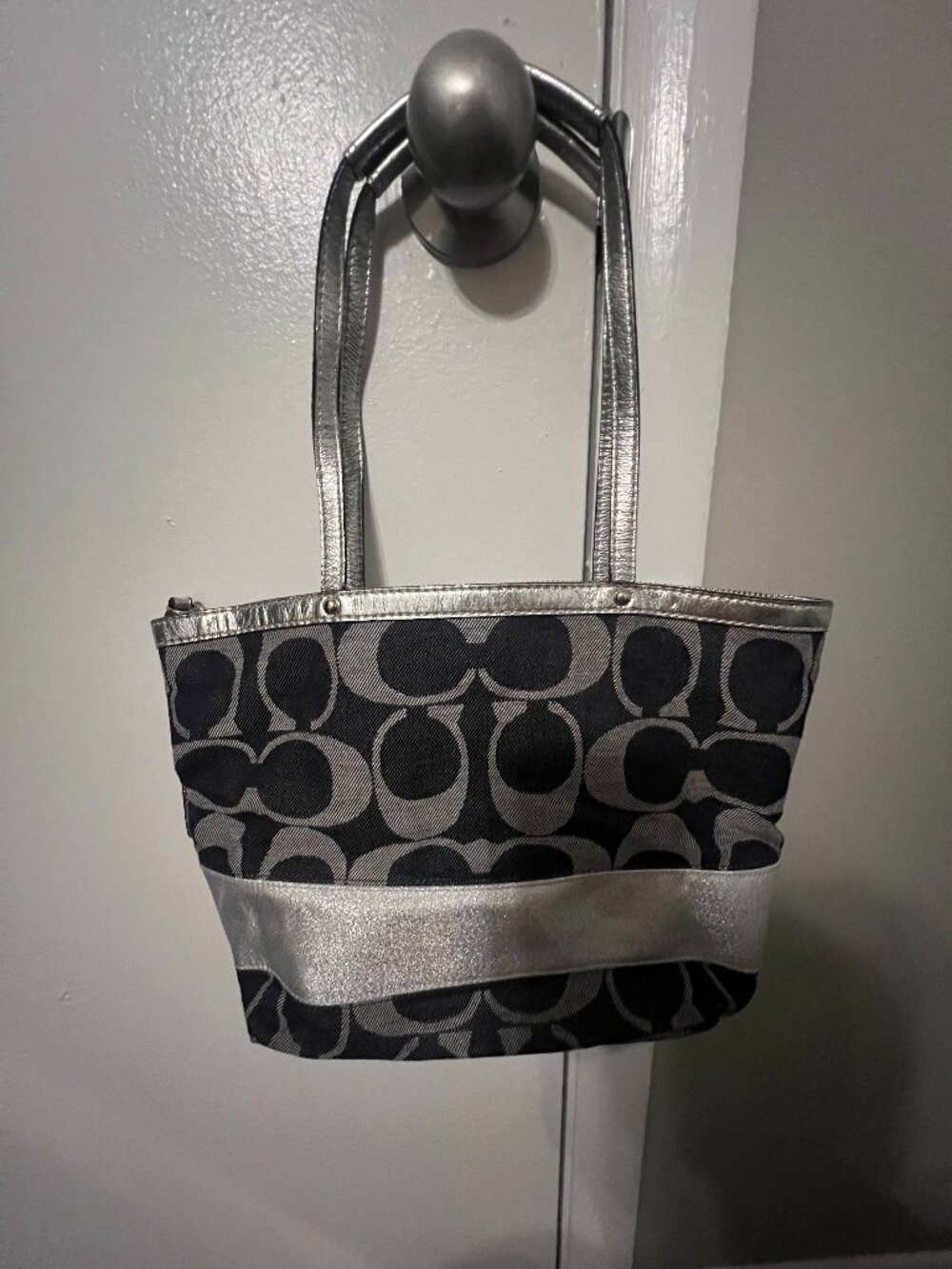 Coach Signature Tote Bag – Denim & Silver Canvas Handbag 🖤✨