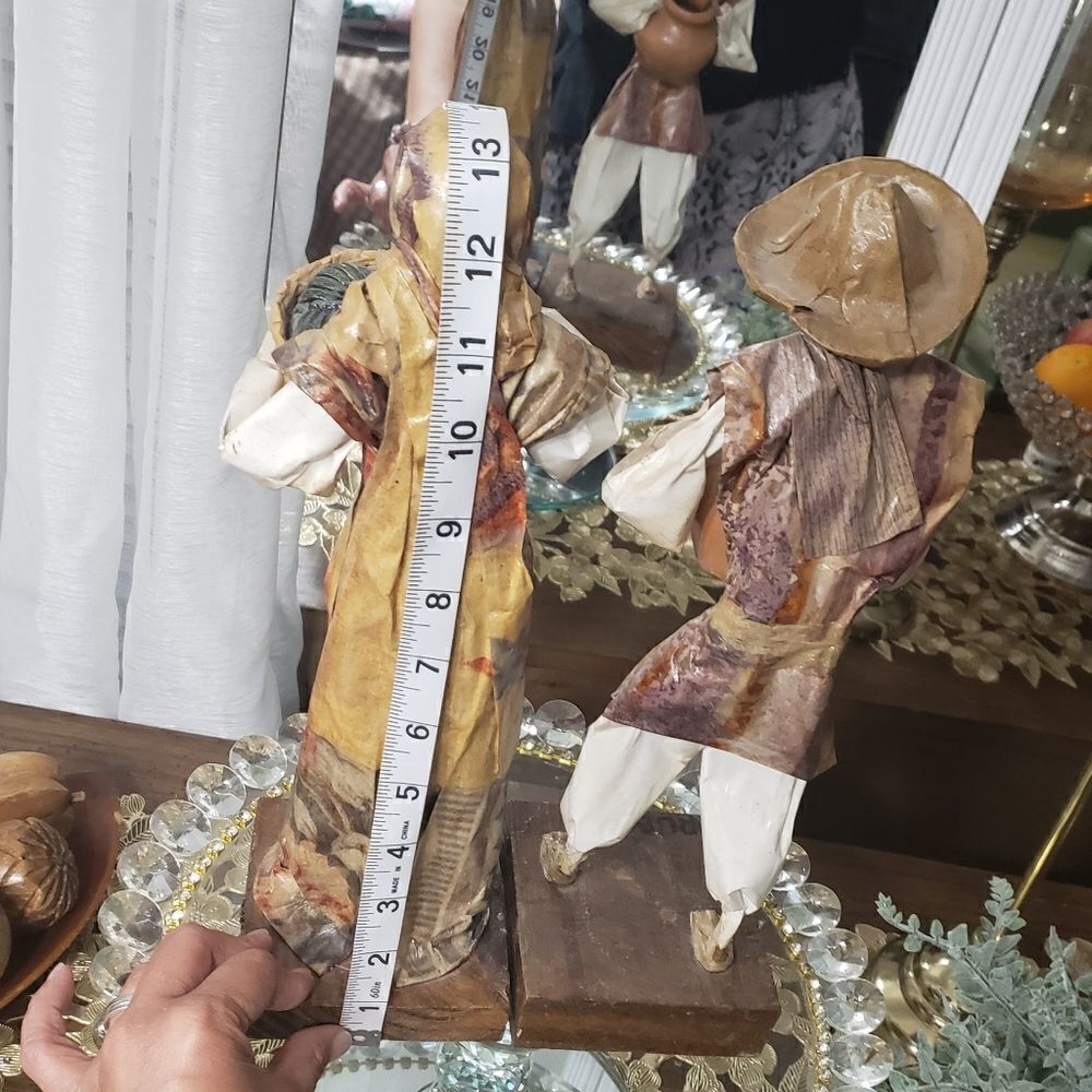 Vintage Paper Mache Couple Figurines from Aruba - Picture 9 of 9