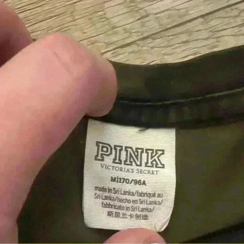 💎Rare VS PINK Rose & Camo top💎 - Picture 3 of 3