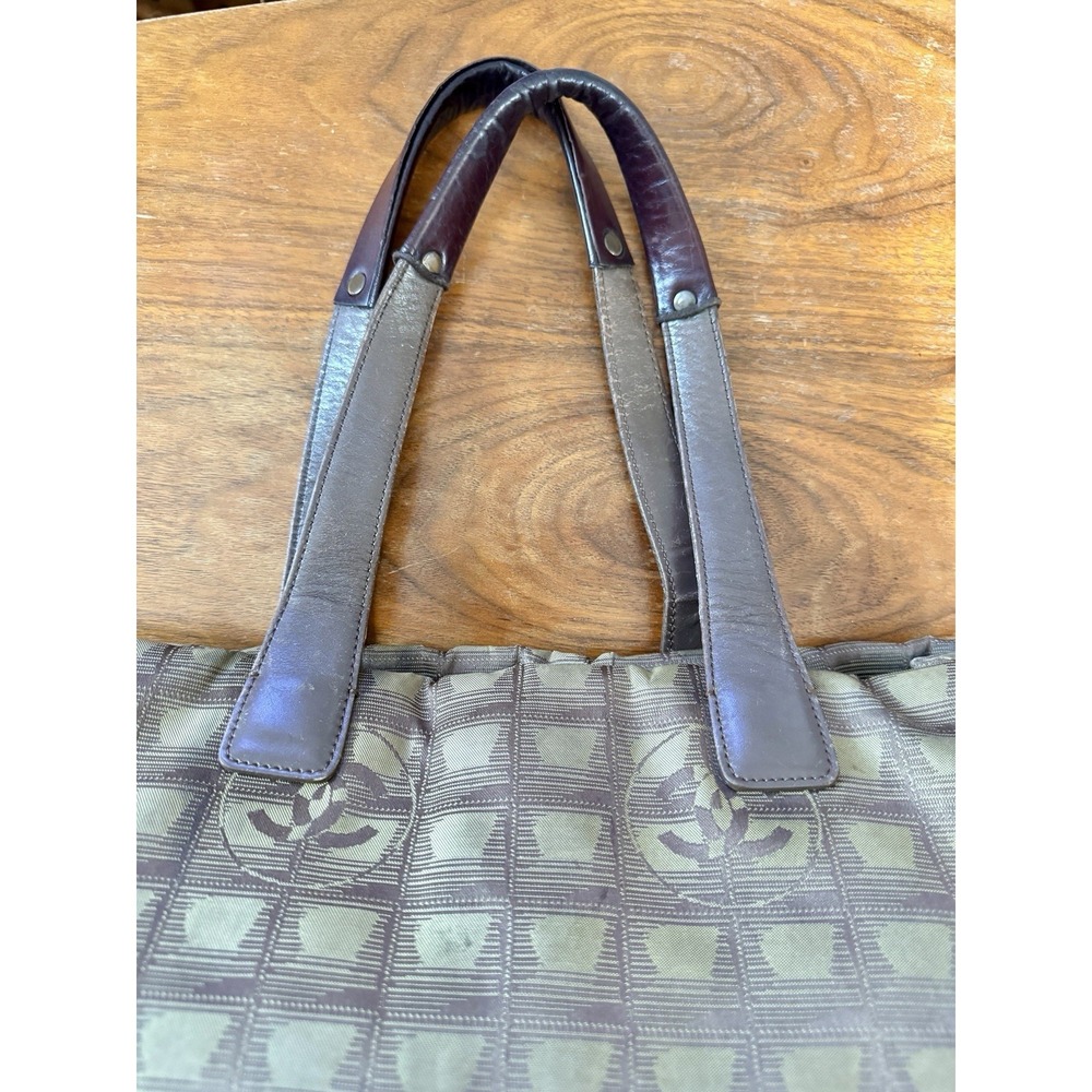 CHANEL Travel Line Olive Nylon Tote - Picture 4 of 10