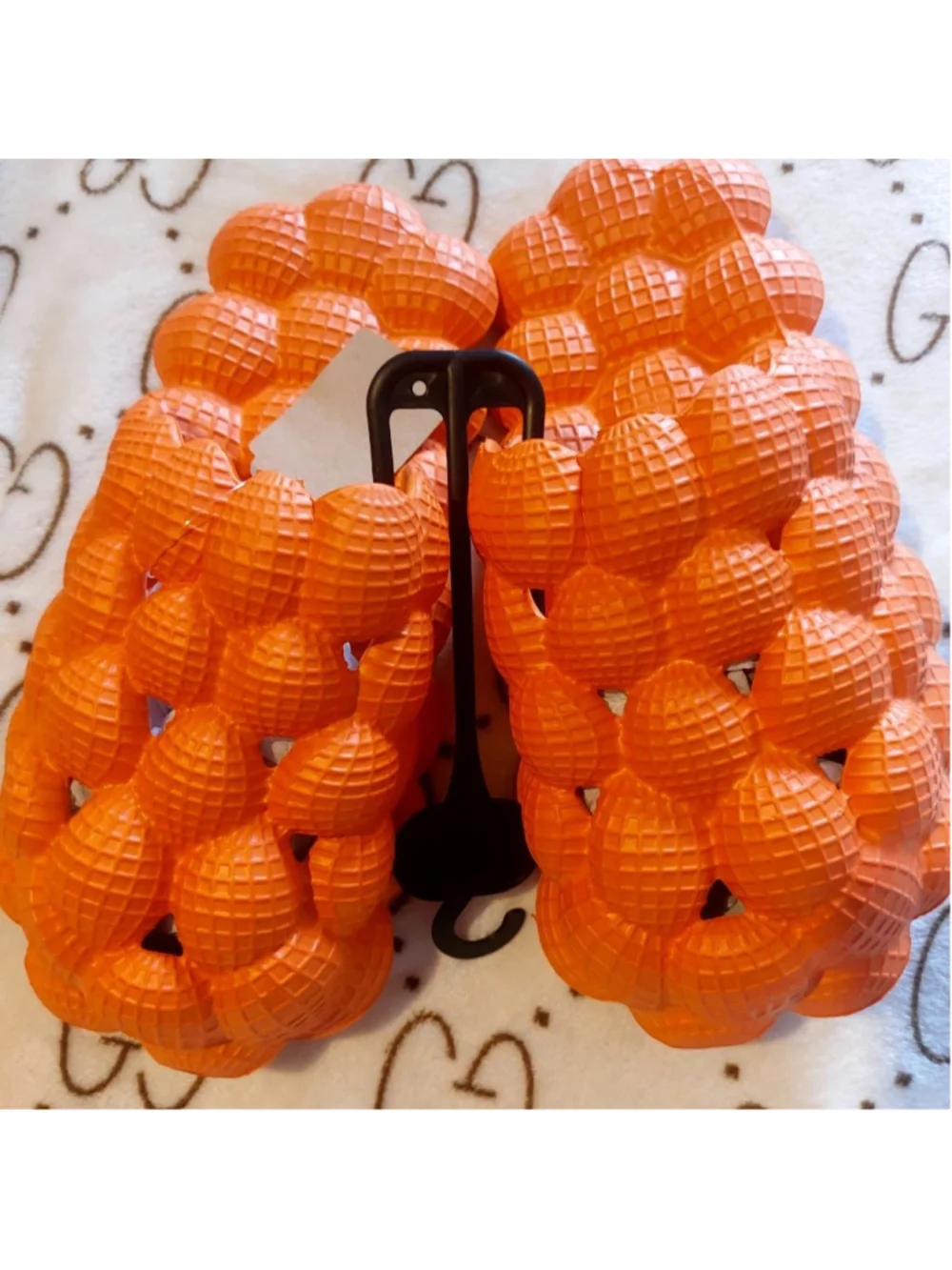 UNISEX • Aesthetic • Trendy AF 🍊🔥
HELLOOO? These orange bubble sliders are 🔥 - Picture 4 of 6