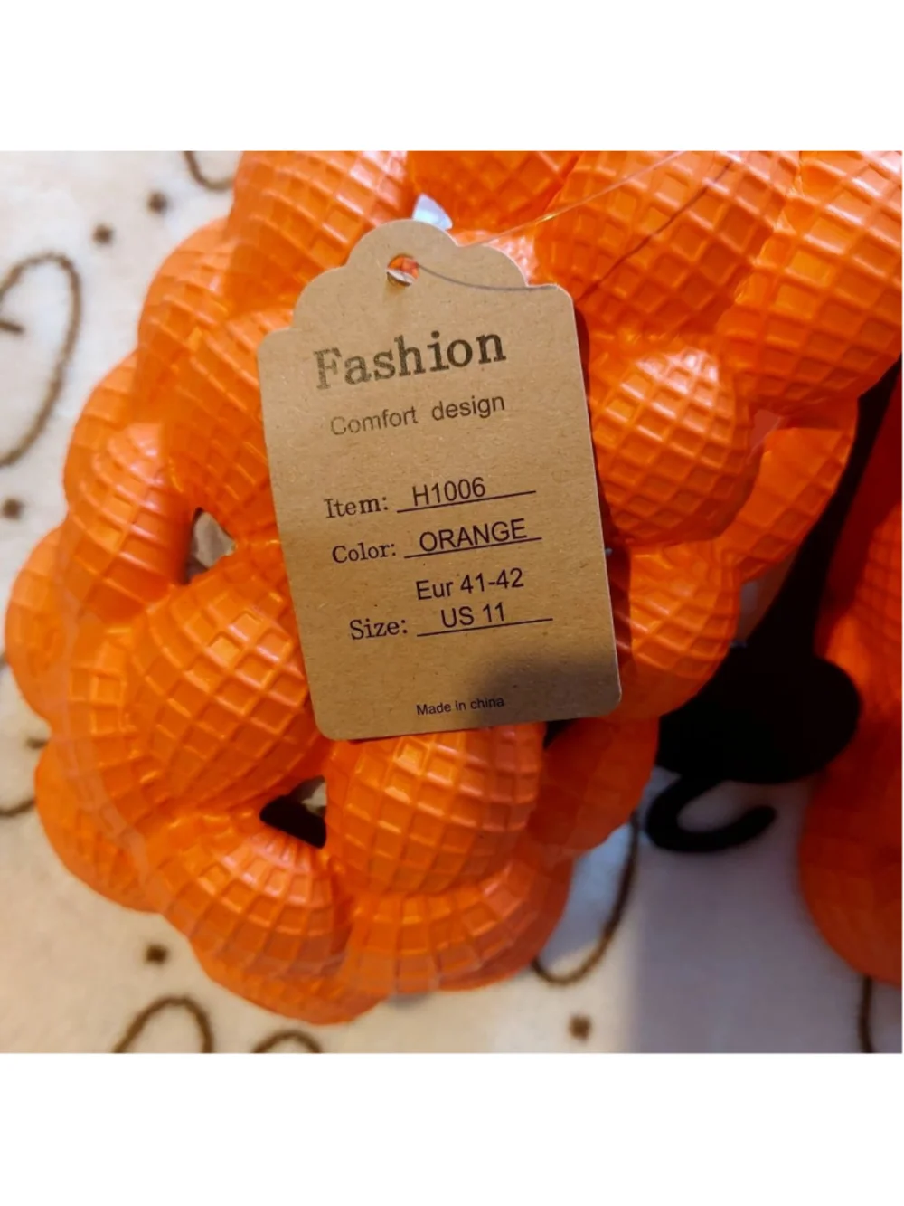 UNISEX • Aesthetic • Trendy AF 🍊🔥
HELLOOO? These orange bubble sliders are 🔥 - Picture 2 of 6