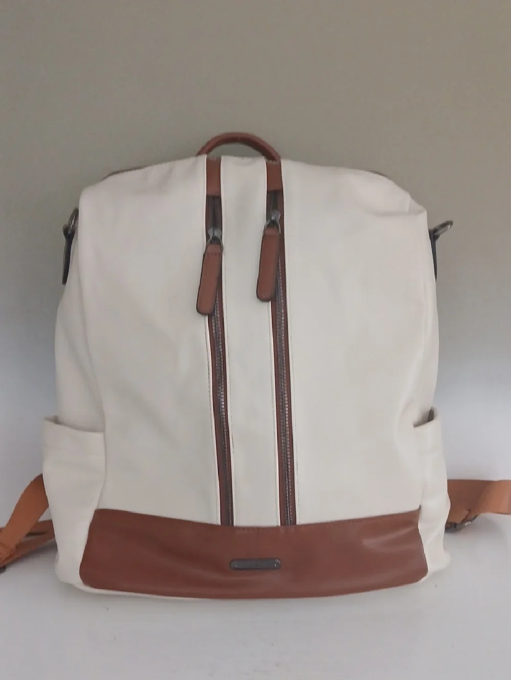 Cluci Backpack - Classic Travel Daypack - Picture 1 of 6