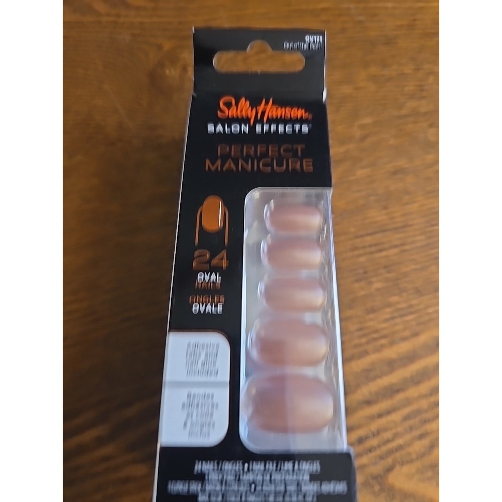 Sally Hansen Perfect Manicure Press On Nails, Oval Shape, Out of this Pearl