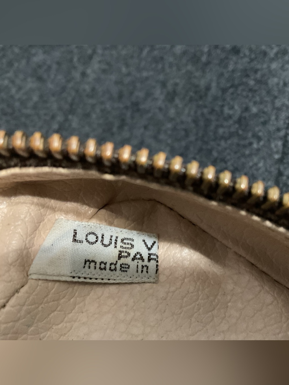✅LV TROUSSE 28 CLUTCH 862TH
AUTHENTIC LOUIS VUITTON - Picture 7 of 12