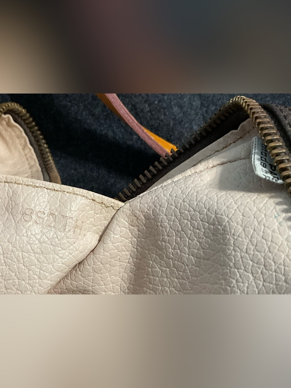 ✅LV TROUSSE 28 CLUTCH 862TH
AUTHENTIC LOUIS VUITTON - Picture 9 of 12