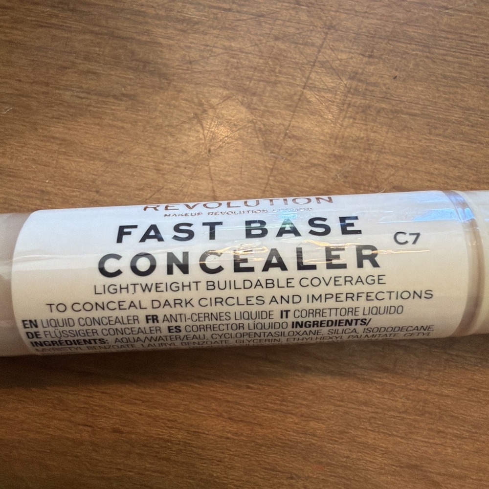 NEW Makeup Revolution Lightweight Fast Base Concealer C7 0.15fl oz/4.5ml - Picture 2 of 5