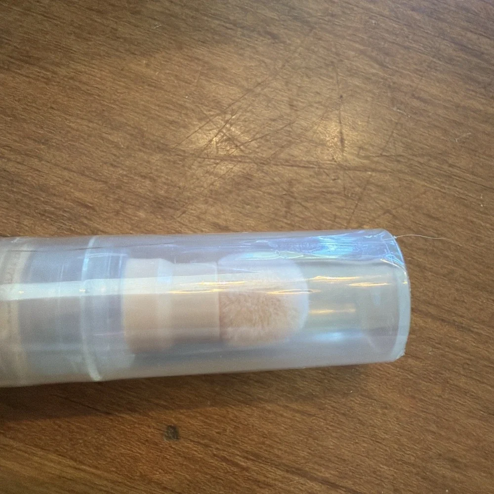NEW Makeup Revolution Lightweight Fast Base Concealer C7 0.15fl oz/4.5ml - Picture 5 of 5
