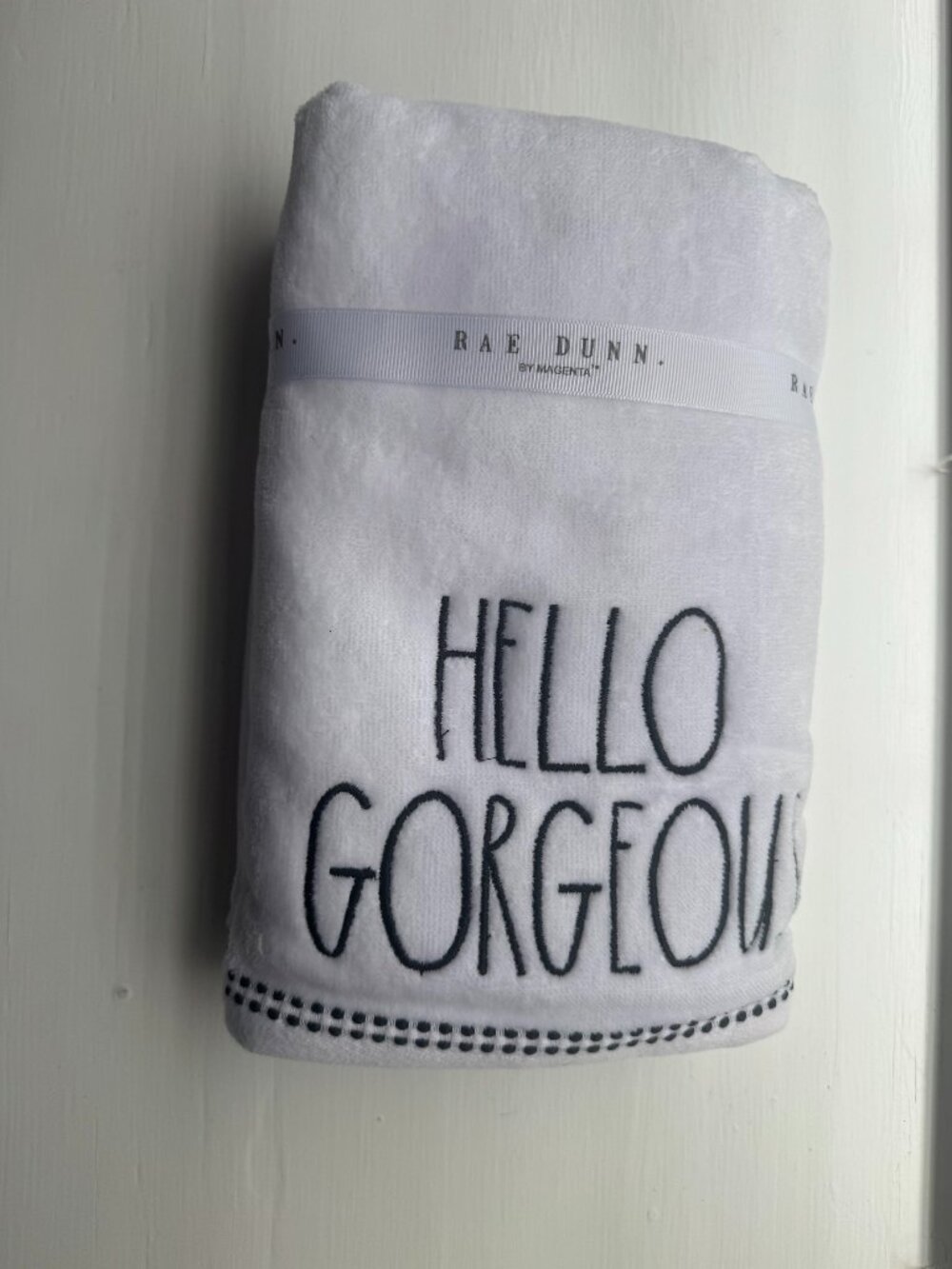 Rae Dunn by Magenta Hello Gorgeous White Hand Towel Set New with Tags - Picture 8 of 8