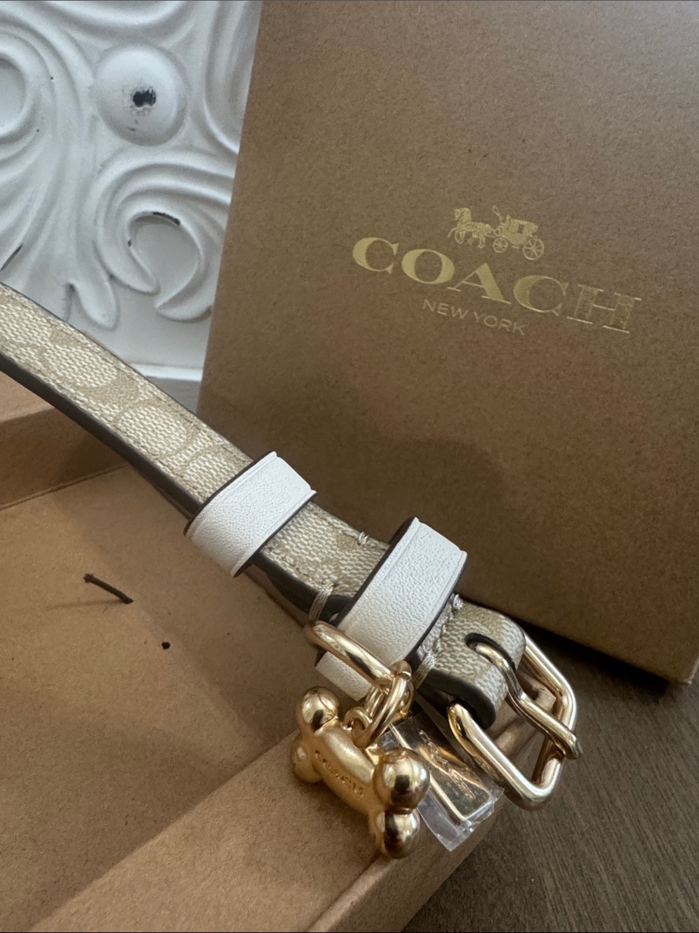#29 COACH Lt Khaki & White Dog Collar w Gold Hardware Small NEW IN BOX