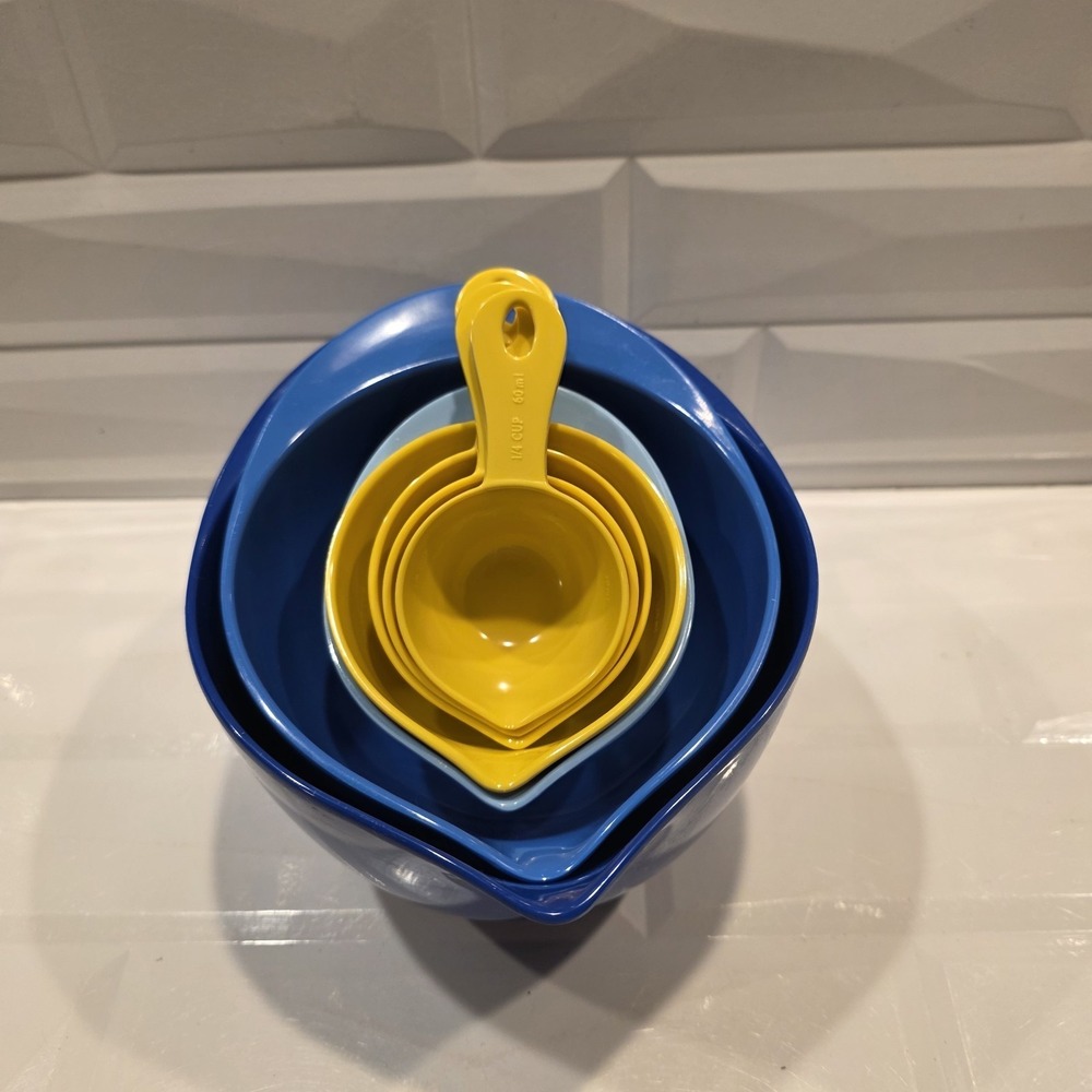Williams Sonoma 3-pc Set of Melamine Blue‎ Mixing Bowls & Yellow Measuringspoons