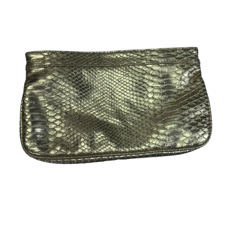 GUESS METALLIC GOLD SNAKESKIN CLUTCH PURSE HANDBAG EVENING BAG.