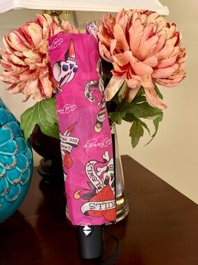 NWT Ed Hardy “Love Kills Slowly” auto open close umbrella