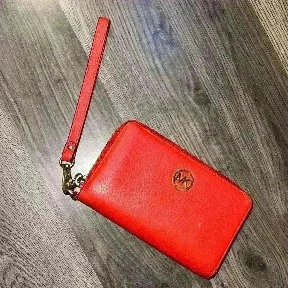Michael Kors Wallet - Picture 1 of 2