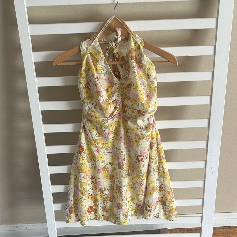 Astr The Label Halter Cinched Floral Mini Dress Yellow Floral size Medium - Picture 2 of 12