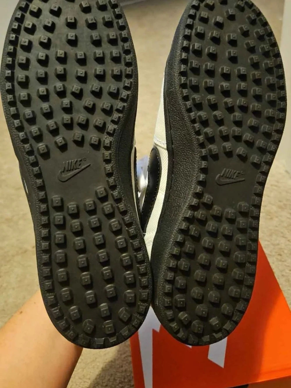 Nike Low-Top Sneakers - Picture 3 of 4